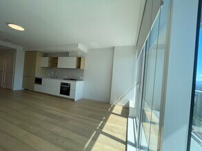 6000 Mckay Av in Burnaby, BC - Building Photo - Building Photo