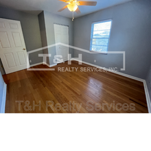 9627 E 10th St in Indianapolis, IN - Building Photo - Building Photo