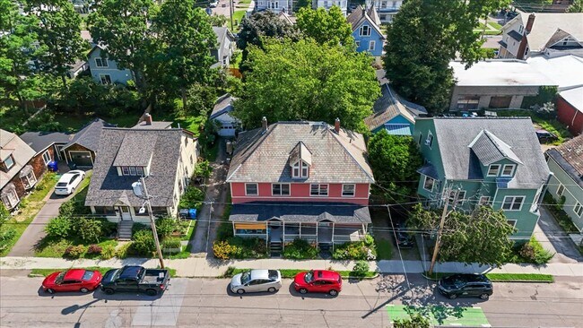 72 Lakeview Ter, Unit D in Burlington, VT - Foto de edificio - Building Photo