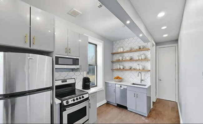 417 Throop Ave in Brooklyn, NY - Foto de edificio - Building Photo