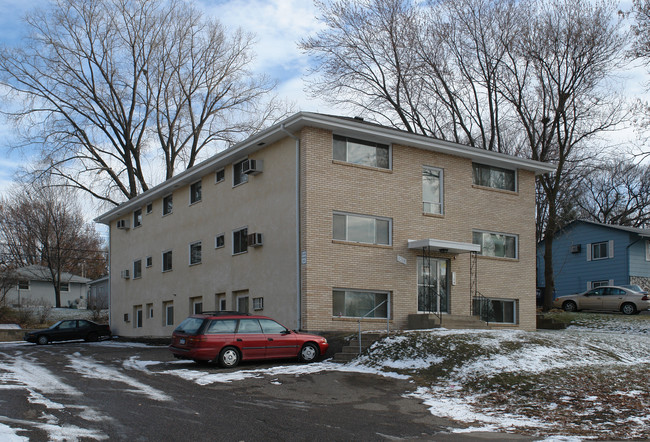 4643 University Ave NE in Columbia Heights, MN - Building Photo - Building Photo