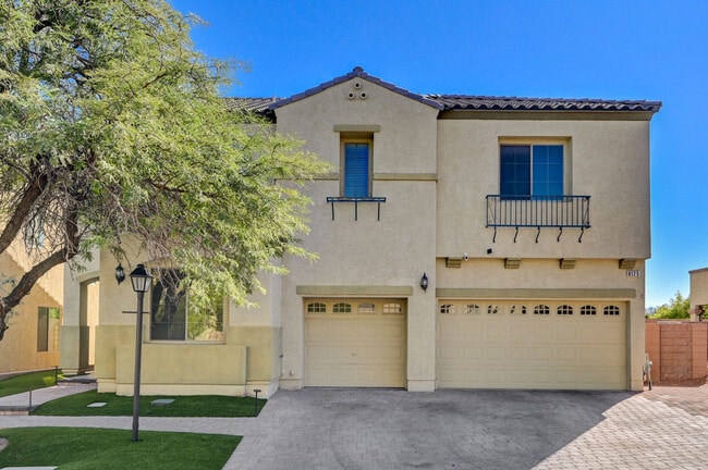property at 8125 Chestnut Hollow Ave