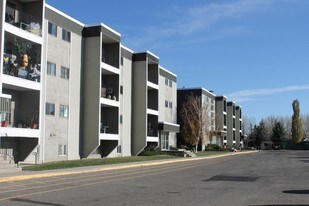 Princeton Place in Lethbridge, AB - Building Photo