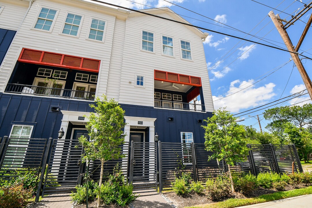 703 Bringhurst St in Houston, TX - Building Photo