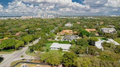 6695 SW 96th St in Miami, FL - Foto de edificio - Building Photo