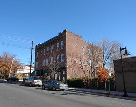 216 Park Ave in East Rutherford, NJ - Building Photo - Building Photo