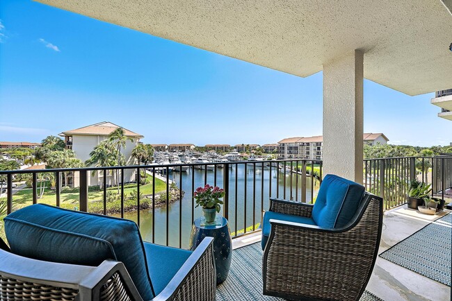 1101 Seafarer Cir in Jupiter, FL - Building Photo - Building Photo