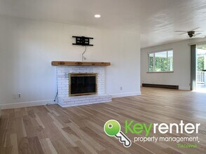 310 Champion St in Steilacoom, WA - Building Photo - Building Photo