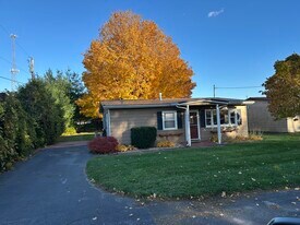 559 Fairview St in Westville, IN - Building Photo