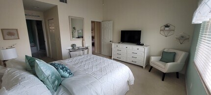 6600 Huntington Lakes Cir, Unit 203 in Naples, FL - Building Photo - Building Photo
