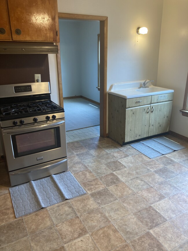 826 Hess Ave, Unit 4