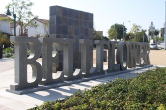 9318 Artesia Blvd in Bellflower, CA - Foto de edificio - Building Photo