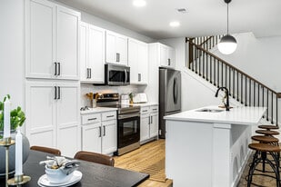 Vanguard Villas in Lee's Summit, MO - Building Photo