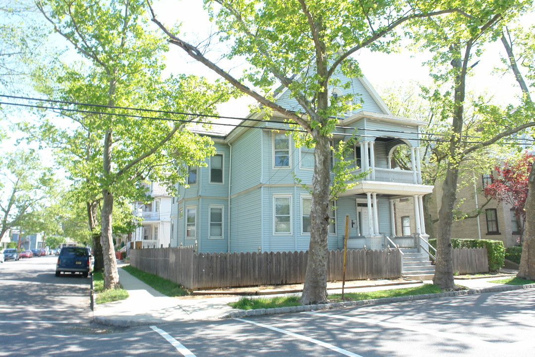 142 Gordon St in Perth Amboy, NJ - Foto de edificio