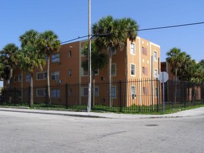 Elegant Apartments For Rent in Miami, FL - Building Photo - Building Photo