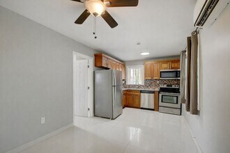 325 N L St in Lake Worth, FL - Building Photo - Building Photo