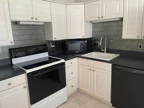 307 Georgian Park Drive in Jupiter, FL - Building Photo - Building Photo