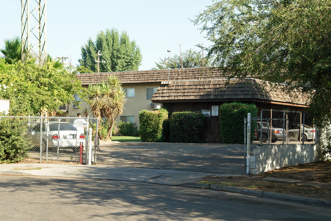 136 W Saginaw Way in Fresno, CA - Building Photo