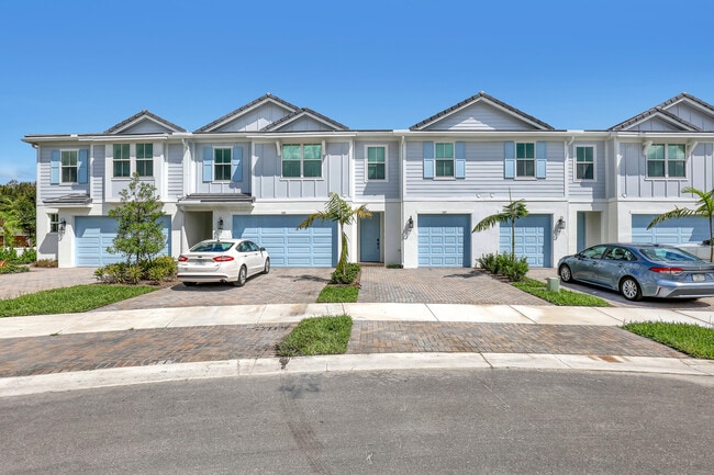 105 SE Birch Ter in Stuart, FL - Foto de edificio - Building Photo