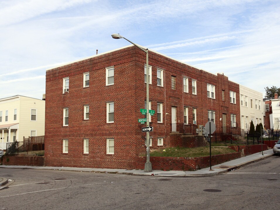 PARKWORTH FLATS in Washington, DC - Building Photo