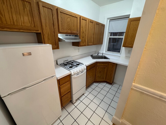 1127 Commonwealth Ave in Boston, MA - Foto de edificio - Building Photo