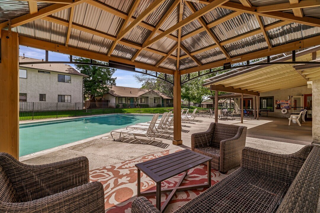 Eastwood Court Apartments in Chico, CA - Building Photo