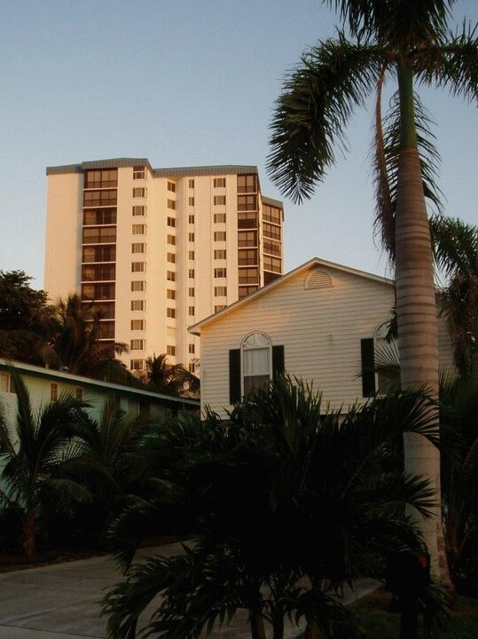 Ocean Harbor Condominiums in Ft. Myers, FL - Building Photo