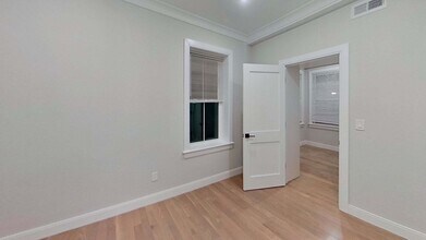 45 Englewood Ave, Unit 2 in Boston, MA - Foto de edificio - Building Photo