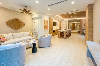 9051 Gulf Shore Dr in Naples, FL - Foto de edificio - Building Photo