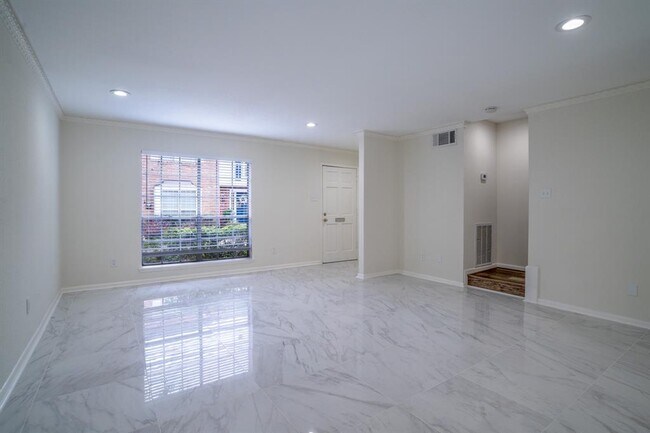 6404 Olympia Dr in Houston, TX - Foto de edificio - Building Photo