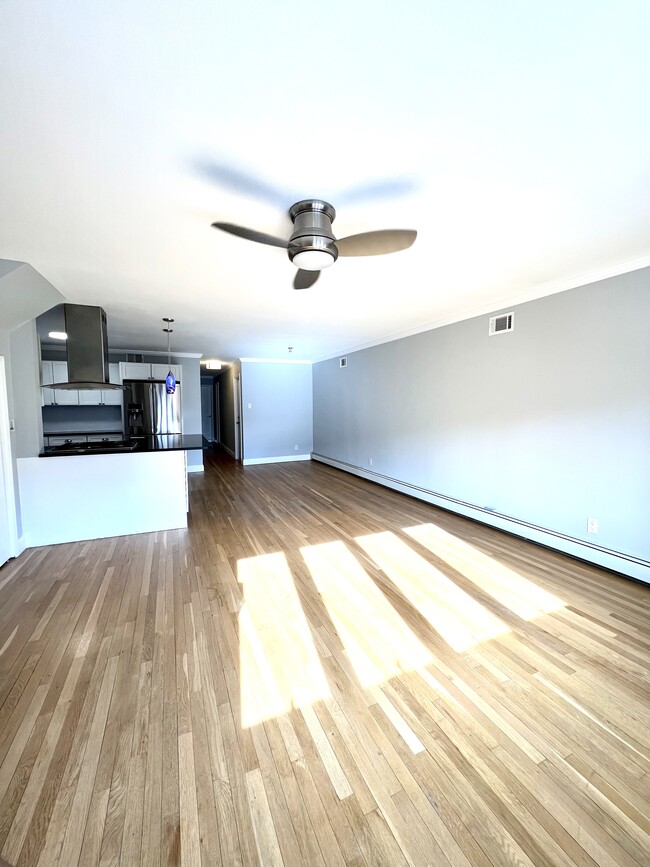 36 Grace St, Unit 1 in Jersey City, NJ - Foto de edificio - Building Photo