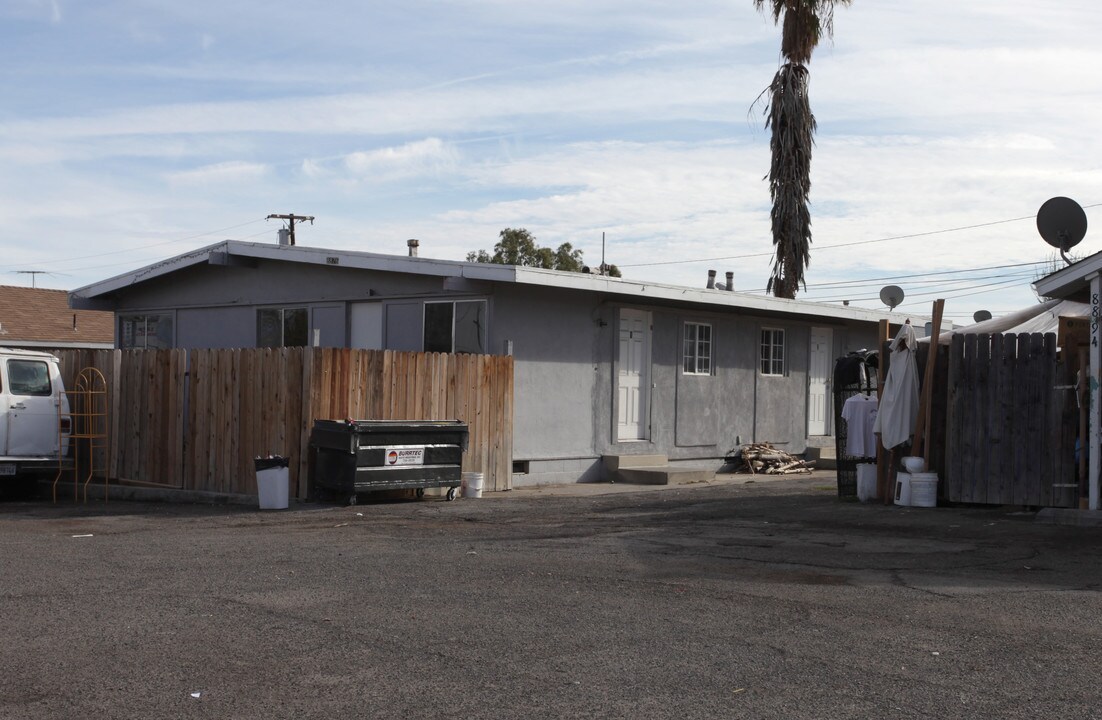 8858-8894 Cypress Ave in Riverside, CA - Foto de edificio