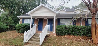 2740 W Tharpe St in Tallahassee, FL - Building Photo