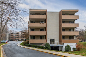 Lakeside Terrace in Bethesda, MD - Building Photo - Building Photo