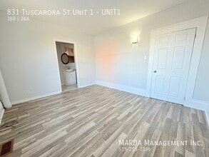 831 Tuscarora St in Windsor, ON - Building Photo - Building Photo