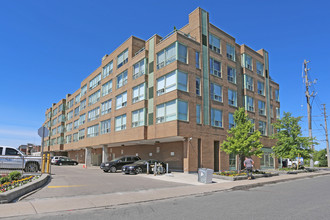 939-953 O'Connor Dr in Toronto, ON - Building Photo - Building Photo