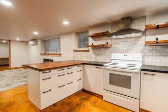 1815 NW Hoyt St in Portland, OR - Building Photo - Building Photo