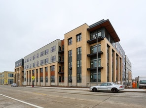 Vim Vigor Lofts in Milwaukee, WI - Foto de edificio - Building Photo