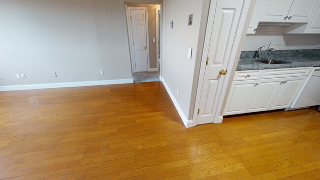 326 Broadway, Unit 21 in Somerville, MA - Building Photo - Building Photo