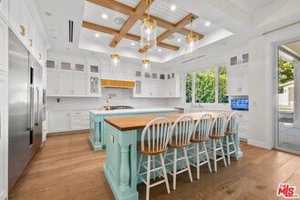 12345 Huston St in Los Angeles, CA - Building Photo - Building Photo