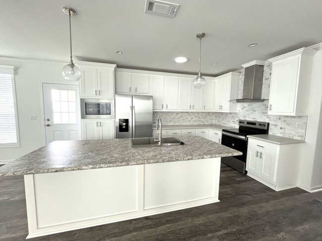 1033 Vervain Dr in Brooksville, FL - Building Photo - Building Photo