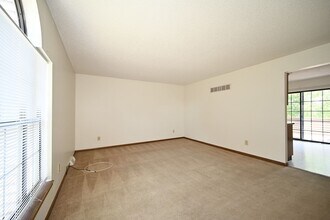 1143 Hampton Ln in Platte City, MO - Building Photo - Building Photo