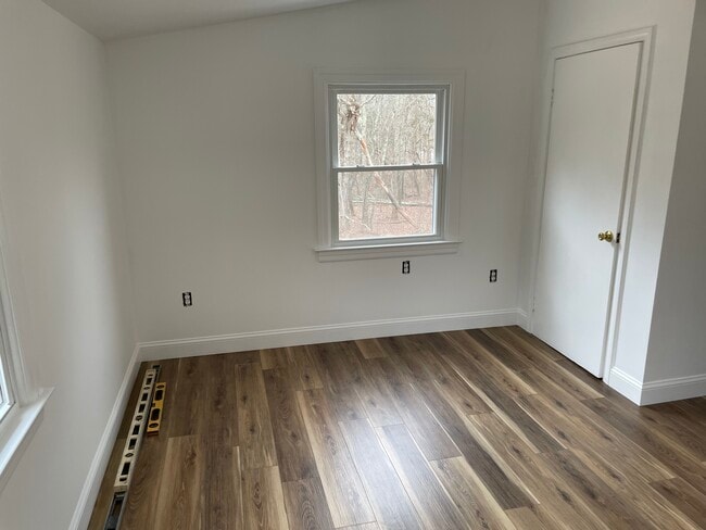 133 Lake Hayward Rd, Unit Right in Colchester, CT - Foto de edificio - Building Photo