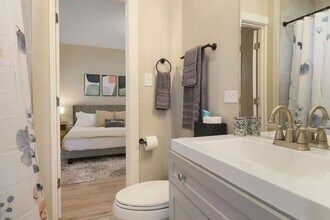 5015 Main St in Lisle, IL - Building Photo - Building Photo