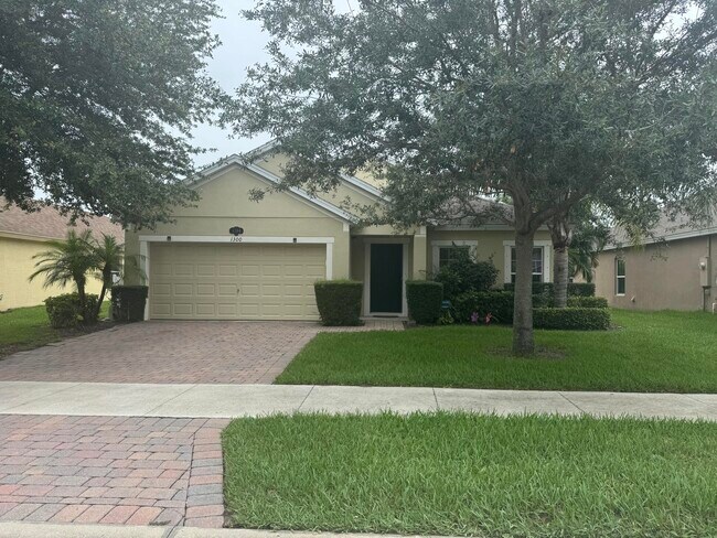 1300 Lexington Square SW in Vero Beach, FL - Building Photo - Building Photo