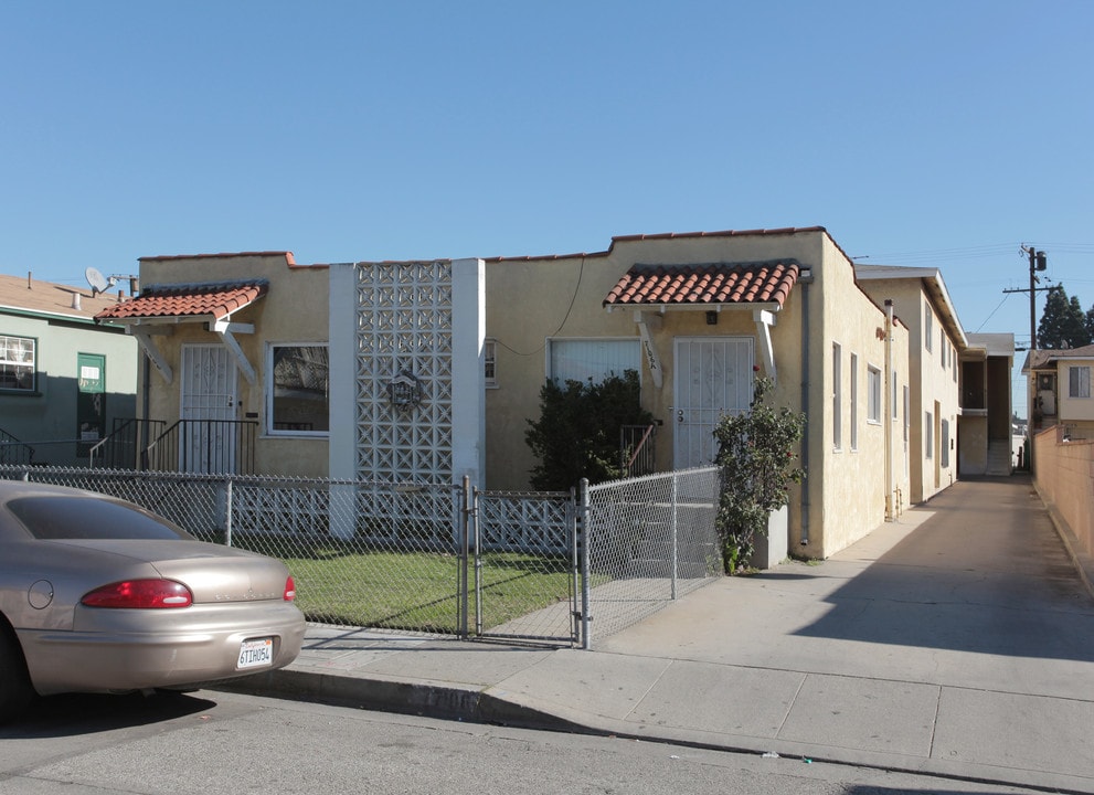 7106 Hood Ave in Huntington Park, CA - Foto de edificio