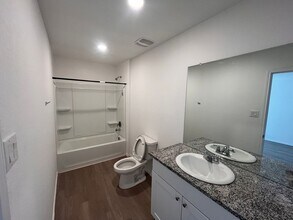 10646 Vinateros Dr in Converse, TX - Building Photo - Building Photo