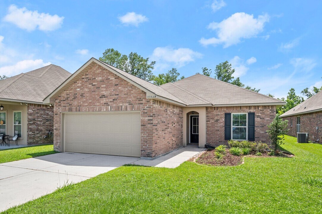 15339 Mossystone Dr in Prairieville, LA - Building Photo