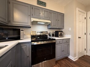 505 Westbrook Dr in Raleigh, NC - Foto de edificio - Building Photo