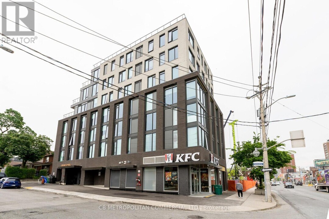 7-307 Fairbank Ave in Toronto, ON - Building Photo